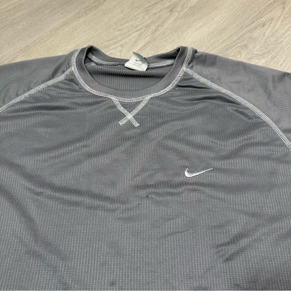 Nike Sphere Dry Shirt Men's Size XL Gray Long‎ Sleeve Swoosh Stretch - Picture 3 of 13